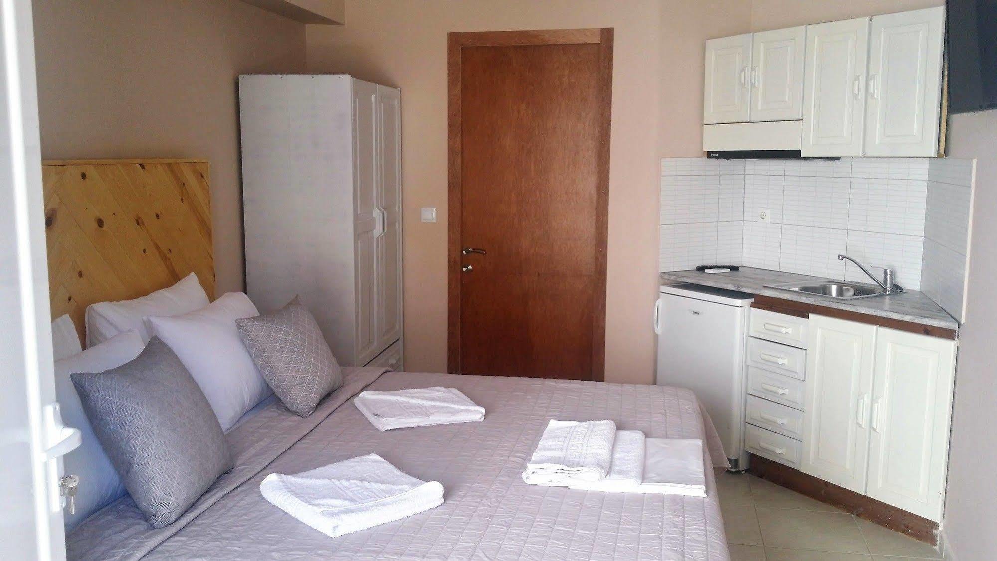 Anemos Hotel Polychrono Luaran gambar